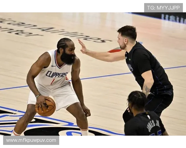 詹姆斯哈登：从MVP之路到球队领袖的蜕变与挑战